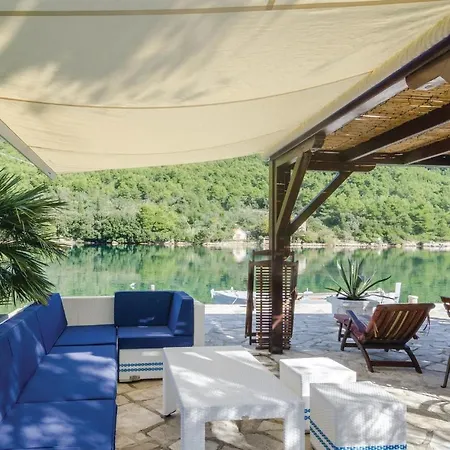1 Bedroom Stunning Apartment In Ston * Ston