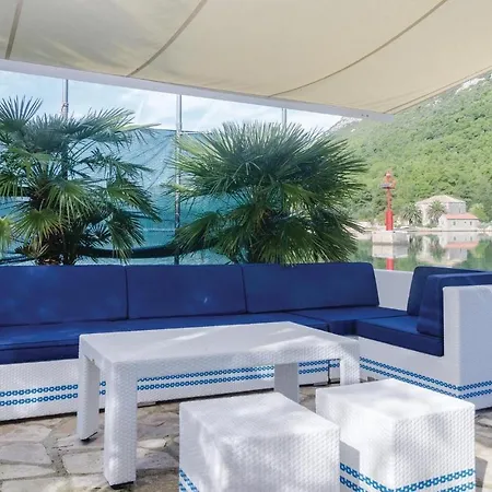 1 Bedroom Stunning Apartment In Ston Apartment